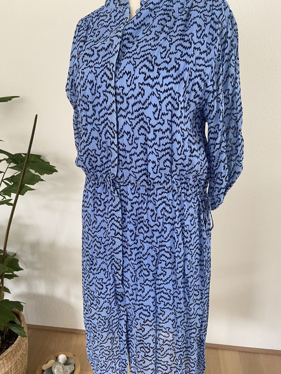 Robes: Blaues Kleid von SECOND FEMALE – D'occasion à Tumegl par Ina_d6I2