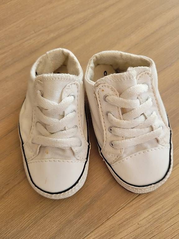 Scarpe per ragazzi: Neue Baby Sneakers – Usato da Bern venduto da alinelangenegger01 1