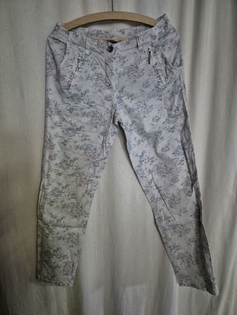 Sommerhose mit Blumenmuster, Gr. M, Top Zustand!