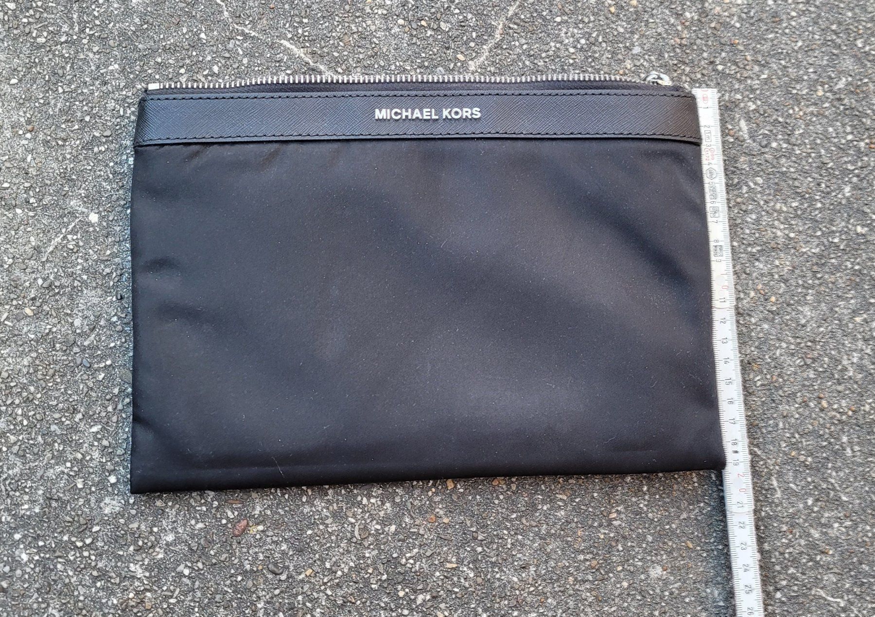Michael Kors Borse: Michael Kors Tasche / Etui neuw. Schwarz – Usato da Füllinsdorf venduto da Sunnebliemli7 2