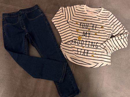 Ensemble fille sympa, jeans et t-shirt rayé 110/116