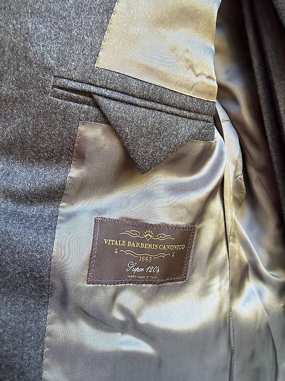 Completi: Costume gris en flanelle taille 48  – Usato da Thônex venduto da msa_yy6j 2