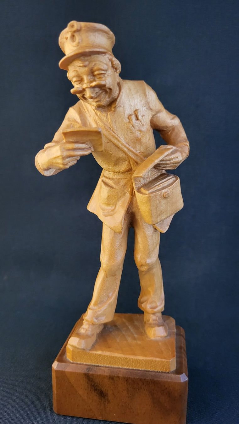 Statuette: Holz-Schnitzerei Postbote – Usato da Basel venduto da spinne02 1