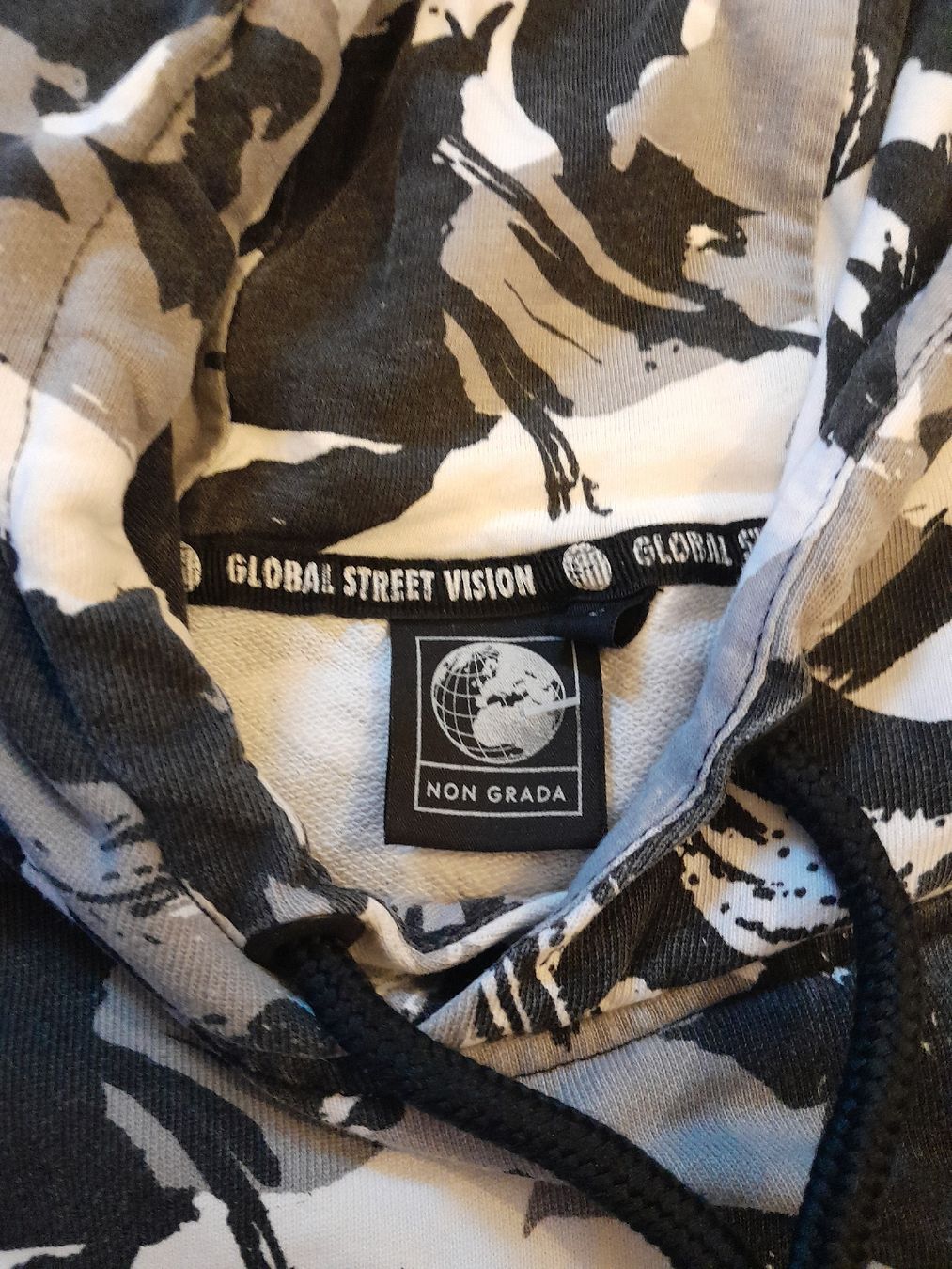 Maglioni & Felpe: Pull à capuche Non Grada camouflage, taille M, parfait état – Usato da Renens VD venduto da ser_j2fn 2