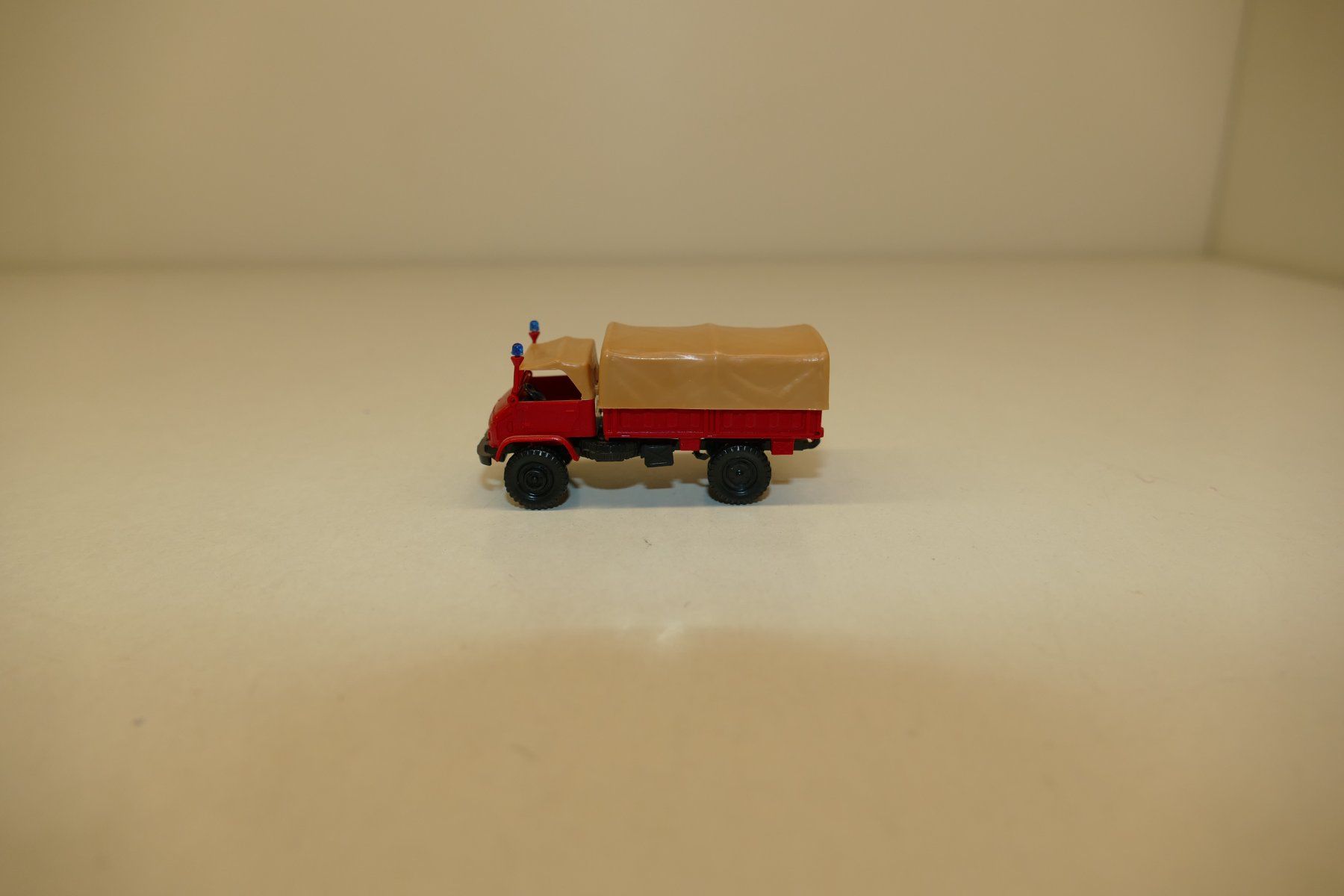 Roco Modellini di ferrovie: Roco H0: Unimog S Feuerwehr – Nuovo (secondo la descrizione) da Niederhasli venduto da Flash32 2