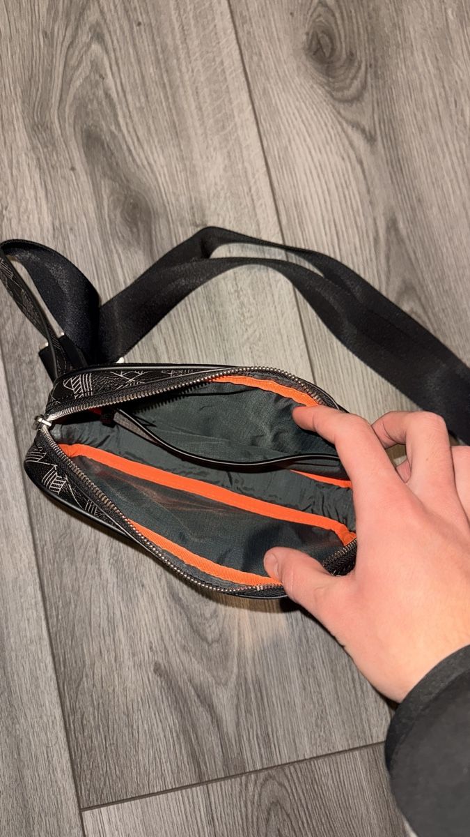 Lacoste Sonstige Kleidung & Accessoires: Sac banane Lacoste – Neu (gemäss Beschreibung) aus Muraz (Collombey) von bre_fm76 1