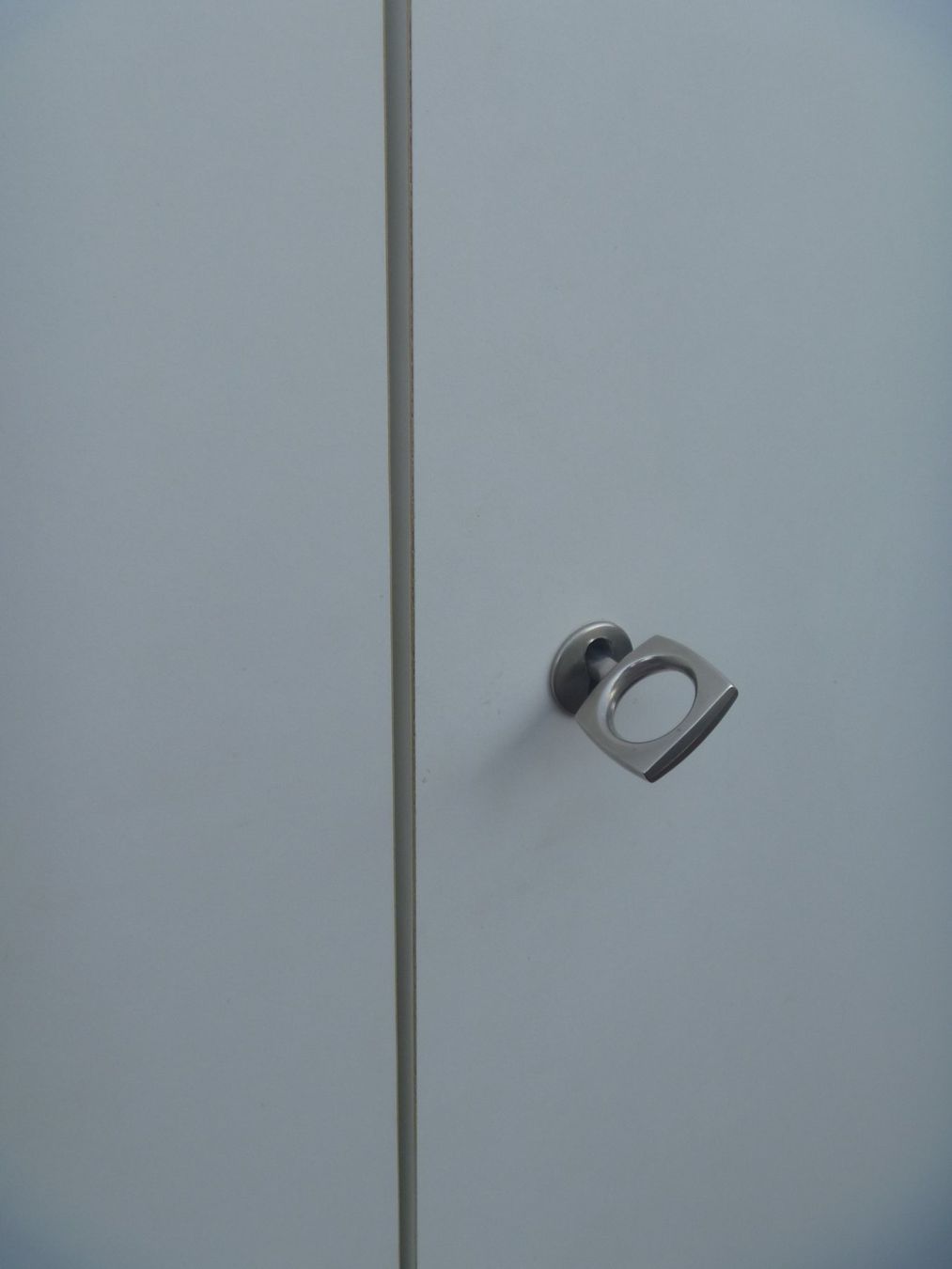 Armadi: 2 türiger Schrank Höhe: 239,4cm – Usato da Rüti ZH venduto da baumchen 3