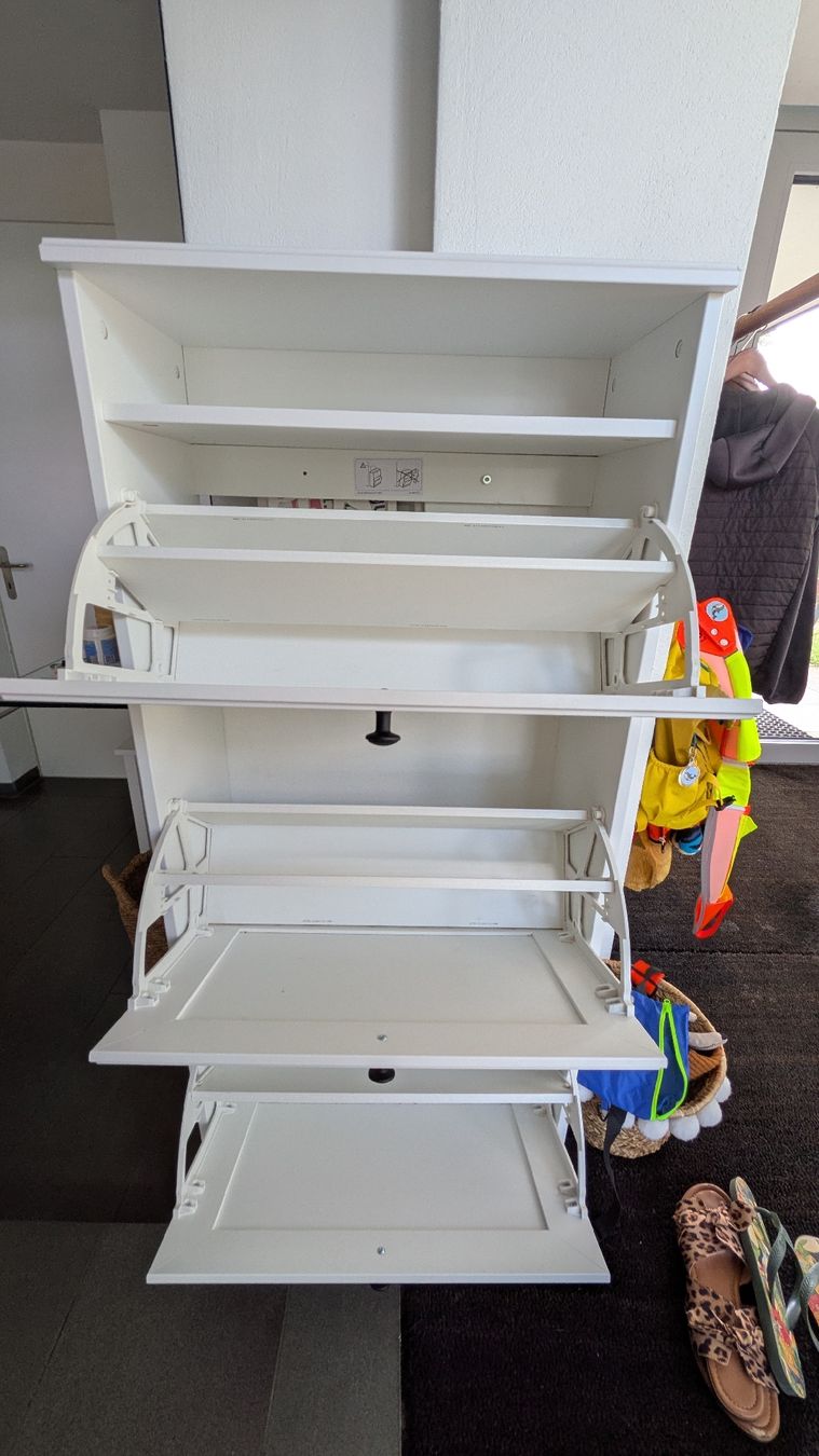 Ikea Porte manteau: Schuhschrank Brusali – D'occasion à Hirzel par Mr.Boots 1