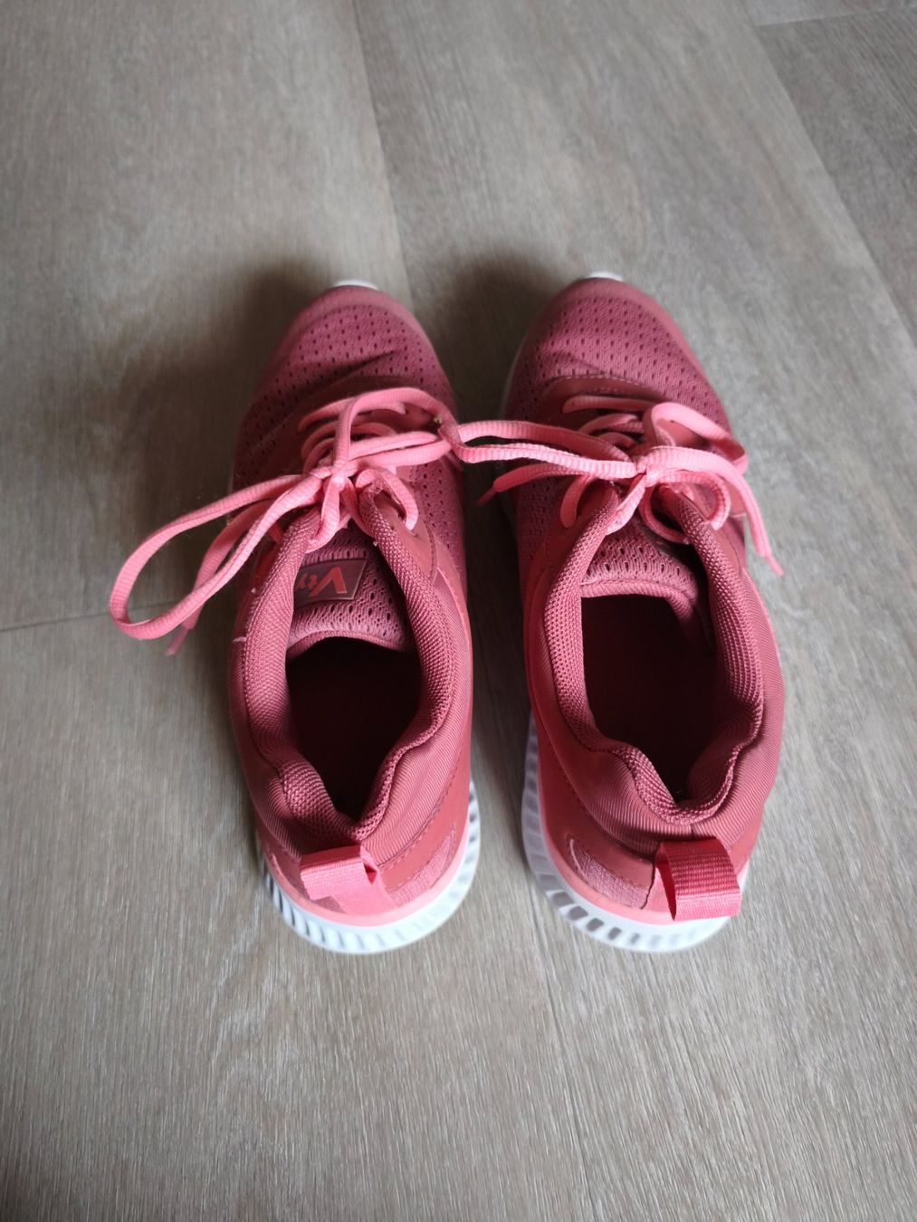 Scarpe da donna: Vty Turnschuhe Gr. 38 – Usato da Reconvilier venduto da LeKiMi 2