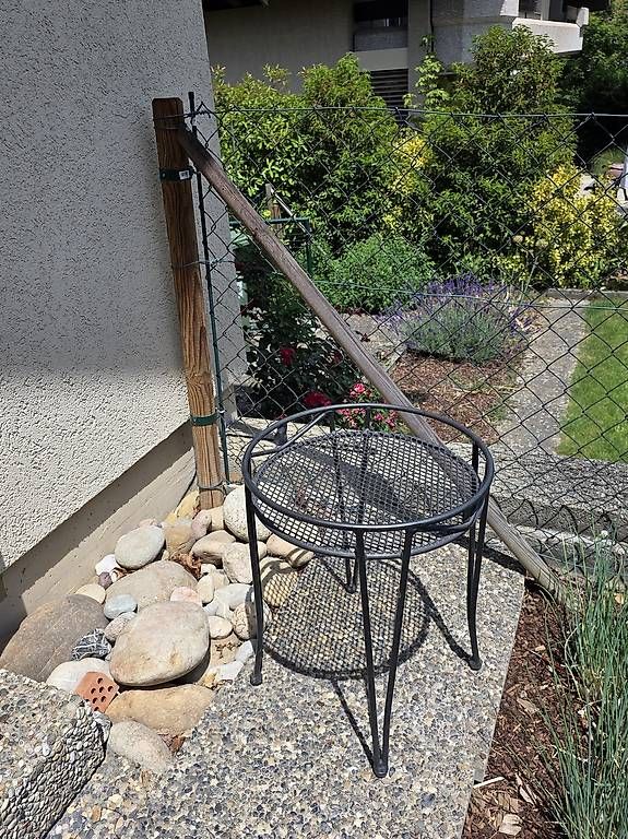 Set di tavolo e panche: Dekoratives Gartenmöbel-Set aus Metall – Usato da Moosseedorf venduto da ali_c9sn 1
