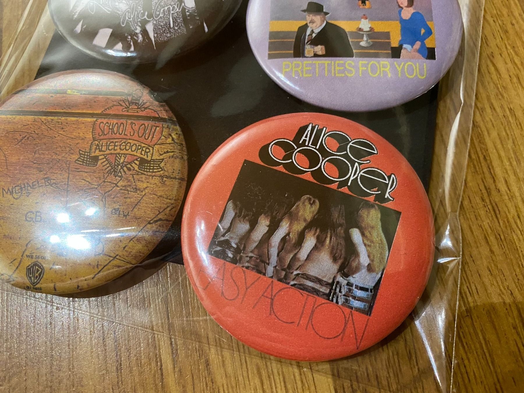 Placchette & Badge: Alice Cooper Ansteck Badges! – Nuovo (secondo la descrizione) da Basel venduto da VinylLover68 1
