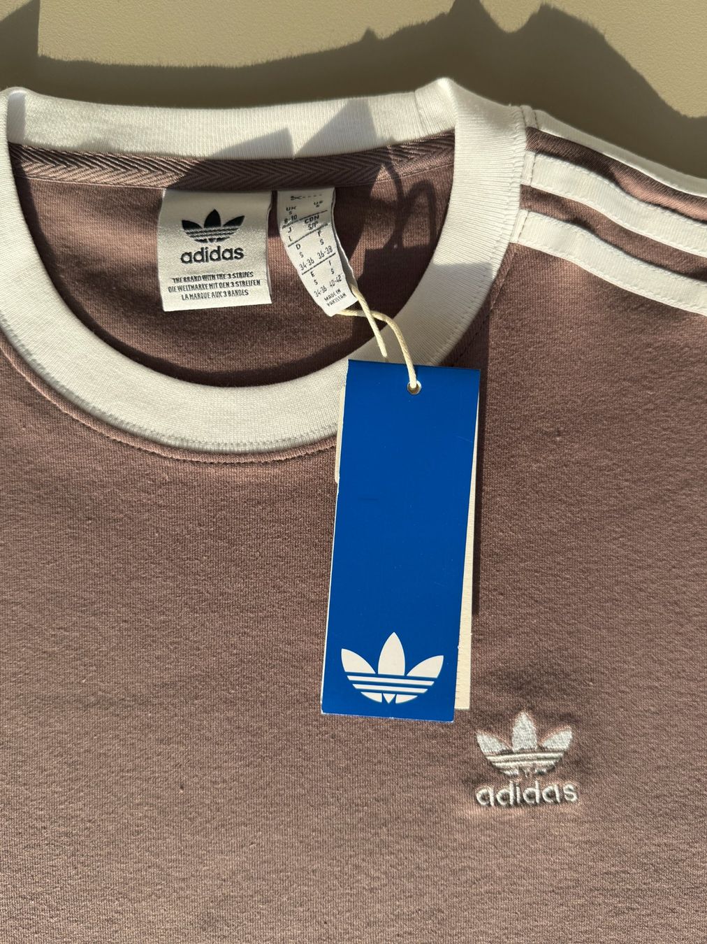 Adidas T-shirt: Adidas - 3 Stripe Tee - T-Shirt / S – Nuovo (secondo la descrizione) da Basel venduto da Mezze
