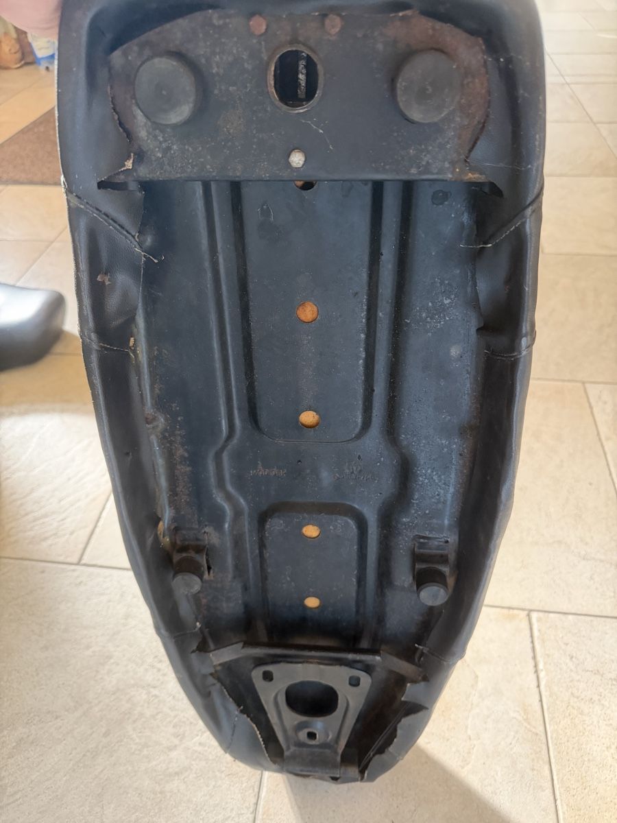 Vespa Alle Rollerersatzteile: Vespa Sattel.. – Gebraucht aus Trimbach von ale5522 3