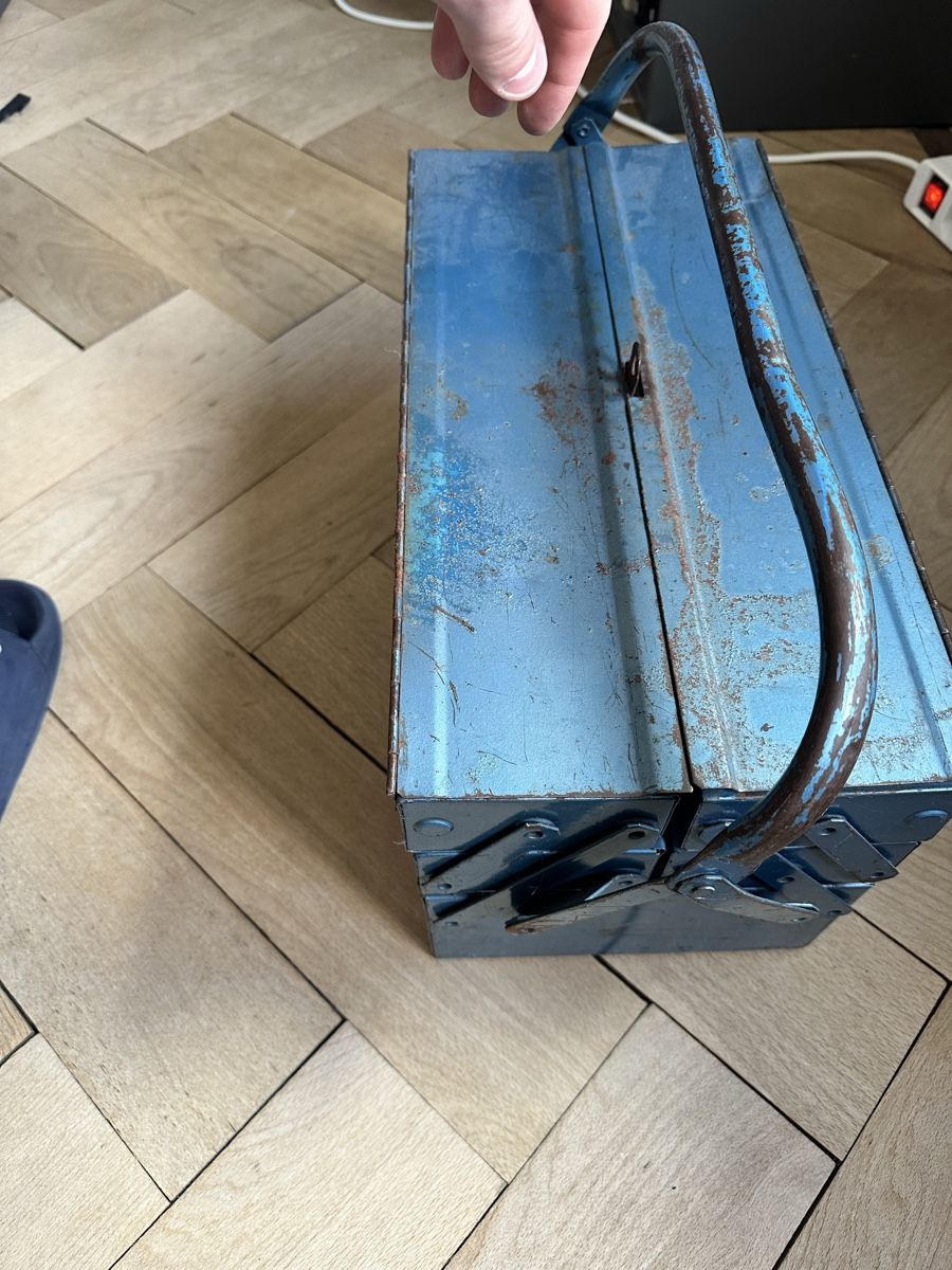 Tutti gli attrezzi: Blauer Metall-Werkzeugkoffer – Usato da Zürich venduto da Dennyloot 2
