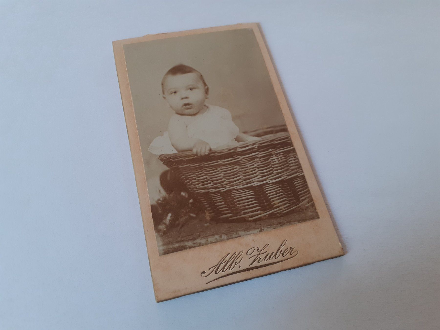Foto & Immagini: SCHWIIZER CHIND DAZUMAL - BEBE im CHORB - LIESTAL; – Usato da Winterthur venduto da Ornyx7
