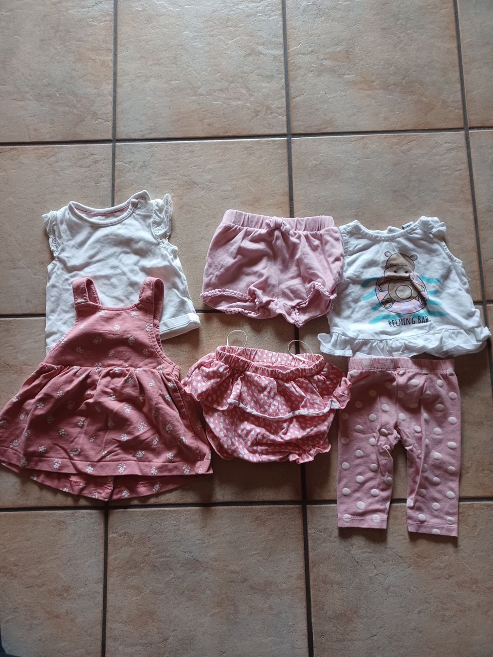 Lotti & Set di vestiti: 6 teiliges Sommerpaket Mädchen 62 – Usato da Matt venduto da Remonso