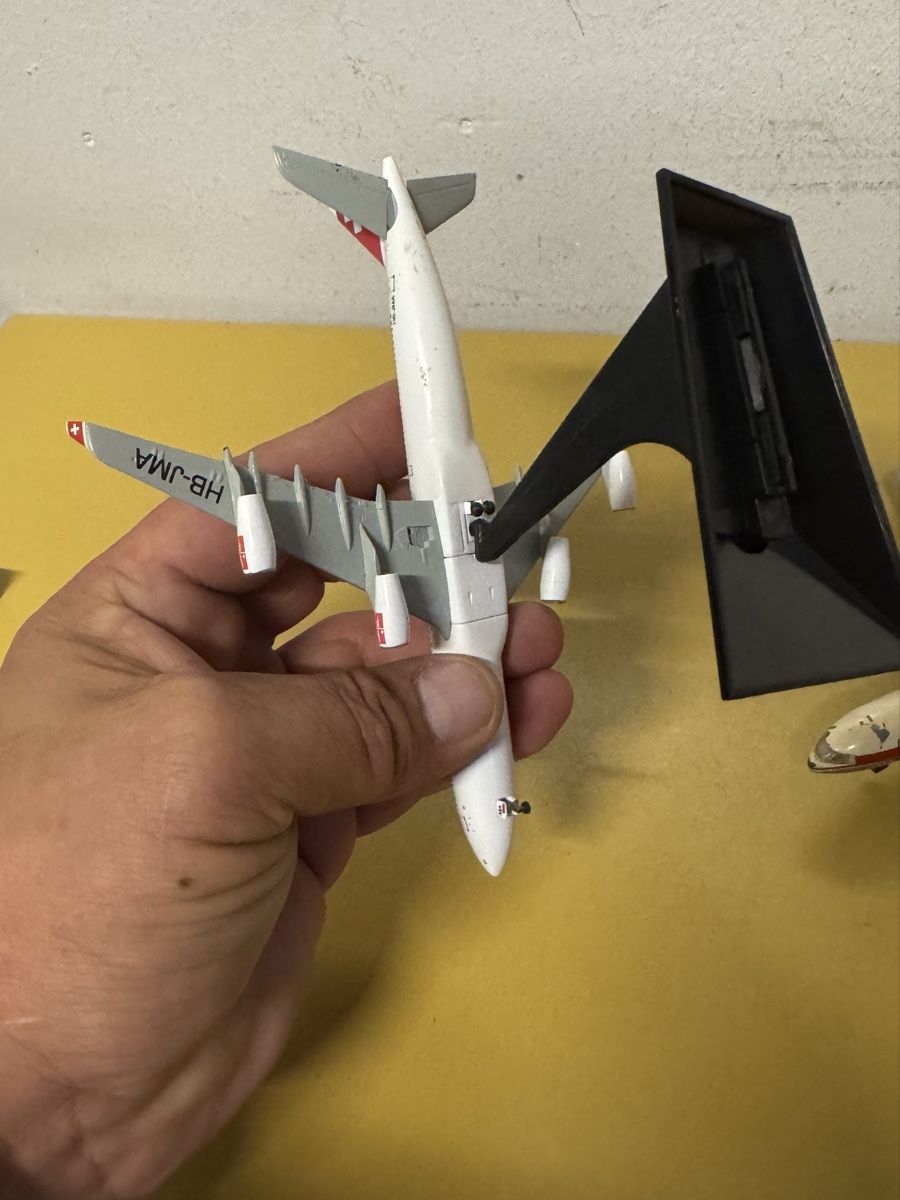 Modellbausätze & Standmodelle: Flugzeugmodelle Swissair, 2 Stck.  – Gebraucht aus Schlieren von Freundlich02 5
