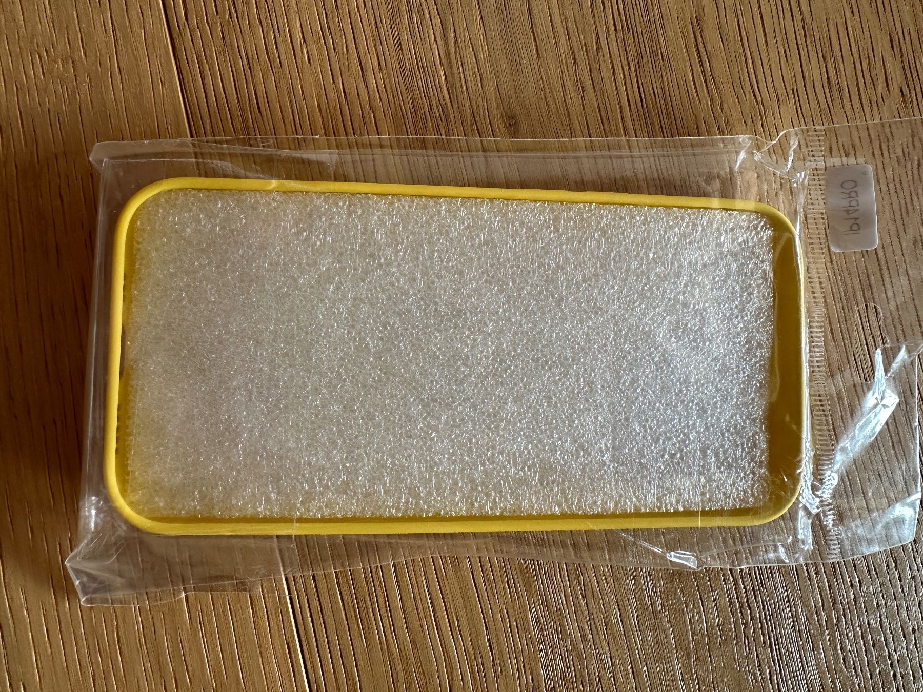 Apple Cover & Protezioni schermo: Hülle - Apple iPhone 14 Pro Liquid Case gelb – Nuovo e nell'imballaggio originale da Disentis/Mustér venduto da Kjh 1