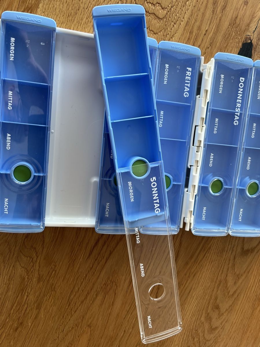Recipients et similaires: Medikamenten-Dispenser 7Tage/4Fächer – D'occasion à Wolfwil par Poulet60 3