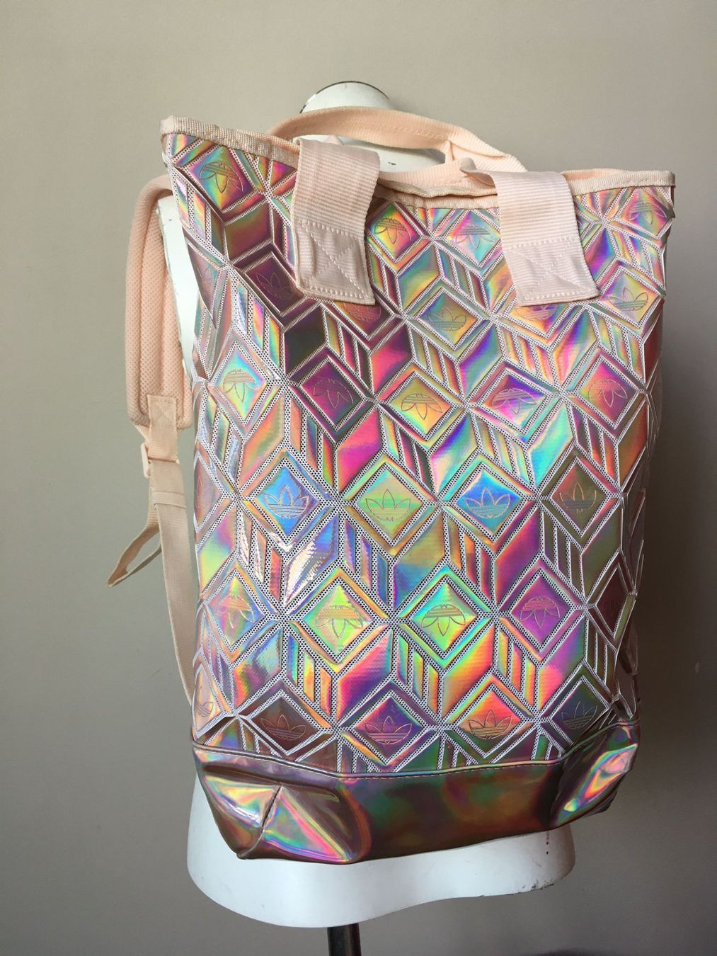 Adidas Zaini: Sac à dos Adidas holographique - édition limitée – Usato da Troinex venduto da Irisglo 6