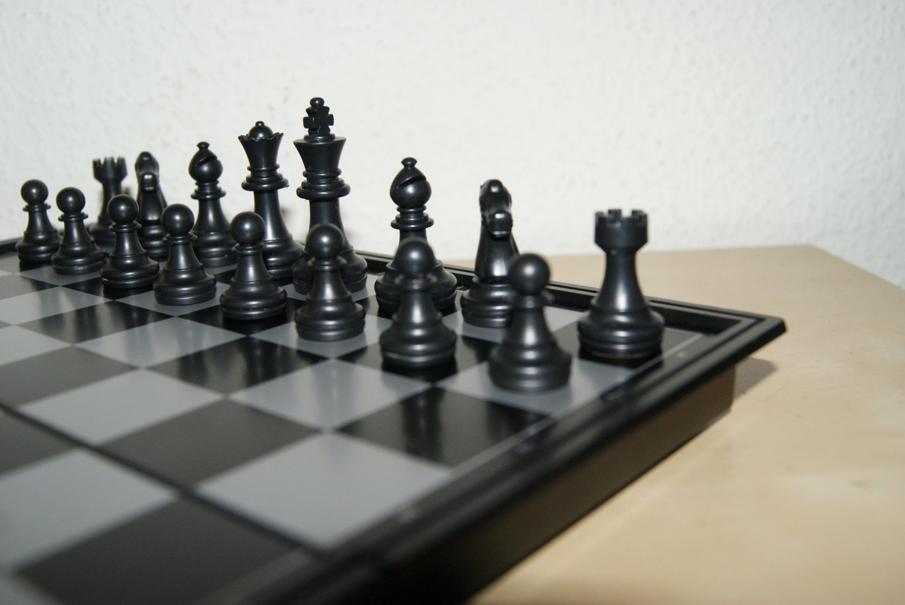 Spiele: Schachbrett – Box - mit Kunststoff Figuren – Gebraucht aus Zürich von Widi1 3