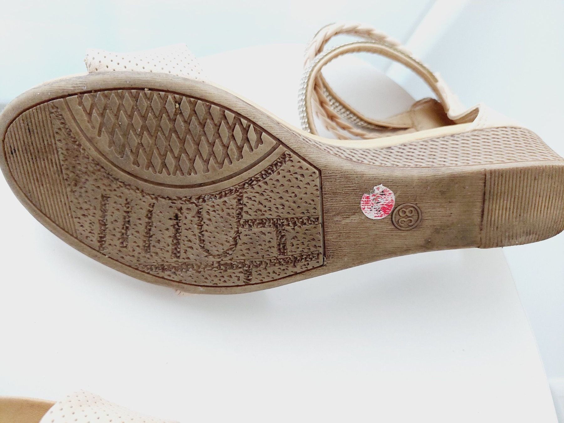 Scarpe da donna: Sandali aperti – Usato da Bellinzona venduto da Lorenna 2