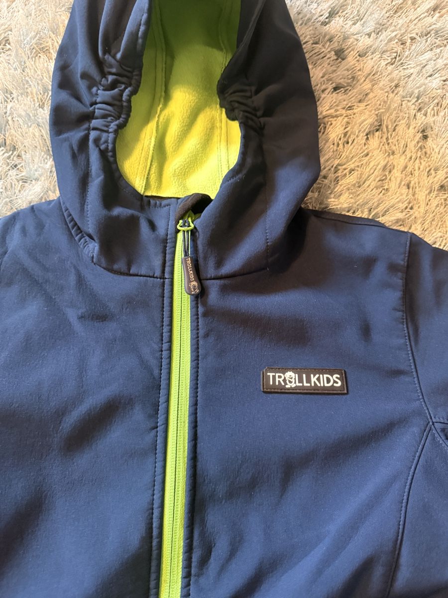 Vestes & Manteaux: Trollkid softshell jacke 152 – D'occasion à Amlikon-Bissegg par Flowers_Blossom 1