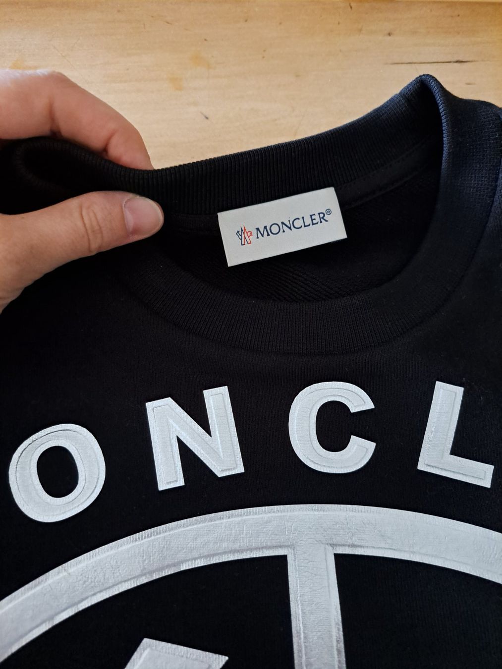 Moncler Maglioni & Felpe: Moncler Pullover schwarz Grösse M neuwertig – Usato da Greifensee venduto da Tobuyandsell 1