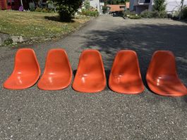 5 Eames Schalen Orange ab 1.- Defekt 