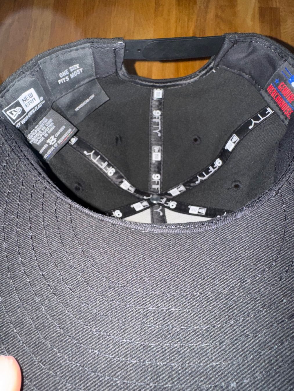Autres vêtements & accessoires: NEW ERA SNAPBACK CAP **NEUWERTIG** – Neuf (Voir description) à Allschwil par KShing 3