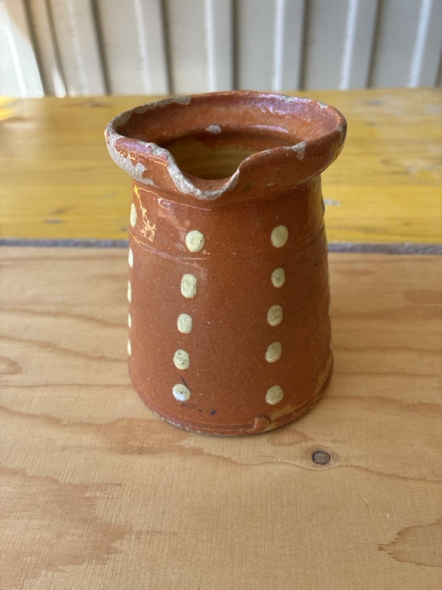 Carafes: Cruche en terre cuite décorée de points blanc – D'occasion à Lully FR par myr_pzt8 2