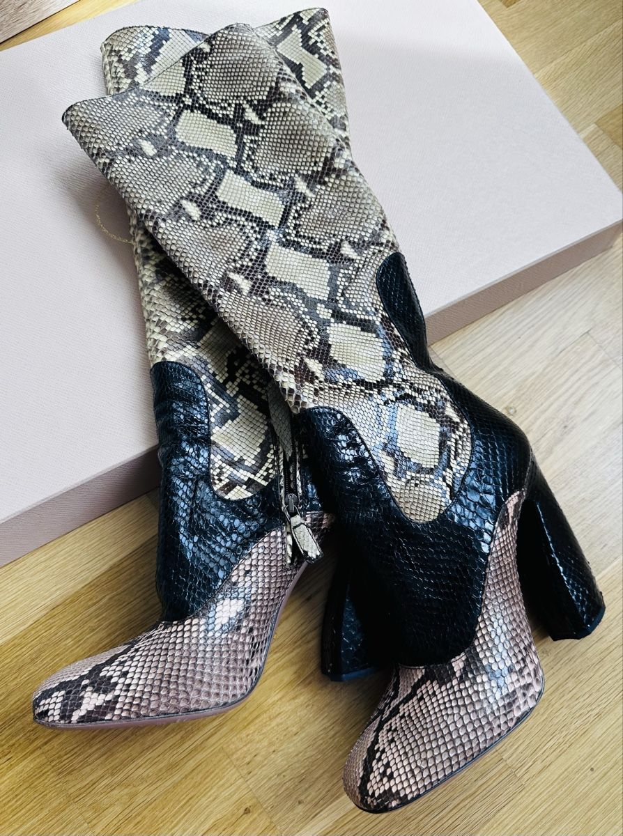 Prada Scarpe da donna: Prada Stiefel Python Leder schwarz beige Grösse 40.5 – Usato da Vevey venduto da ledidream 2