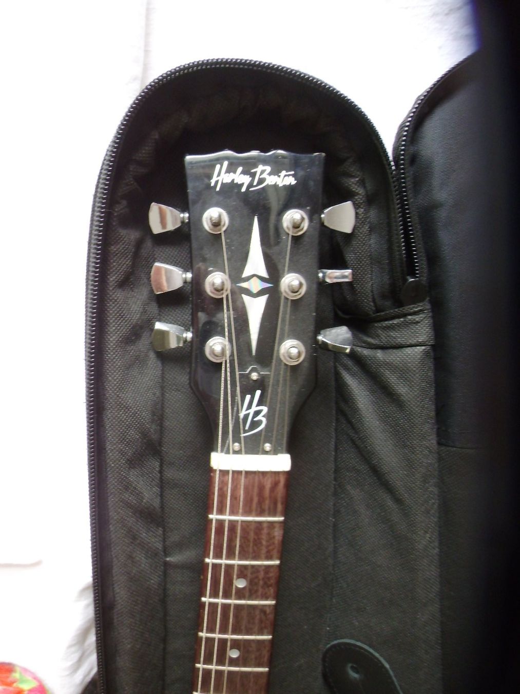 Strumenti musicali: Gitarre Harly Beneton, schwarz, E-Gitarre – Usato da Walenstadt venduto da Pluisa 1