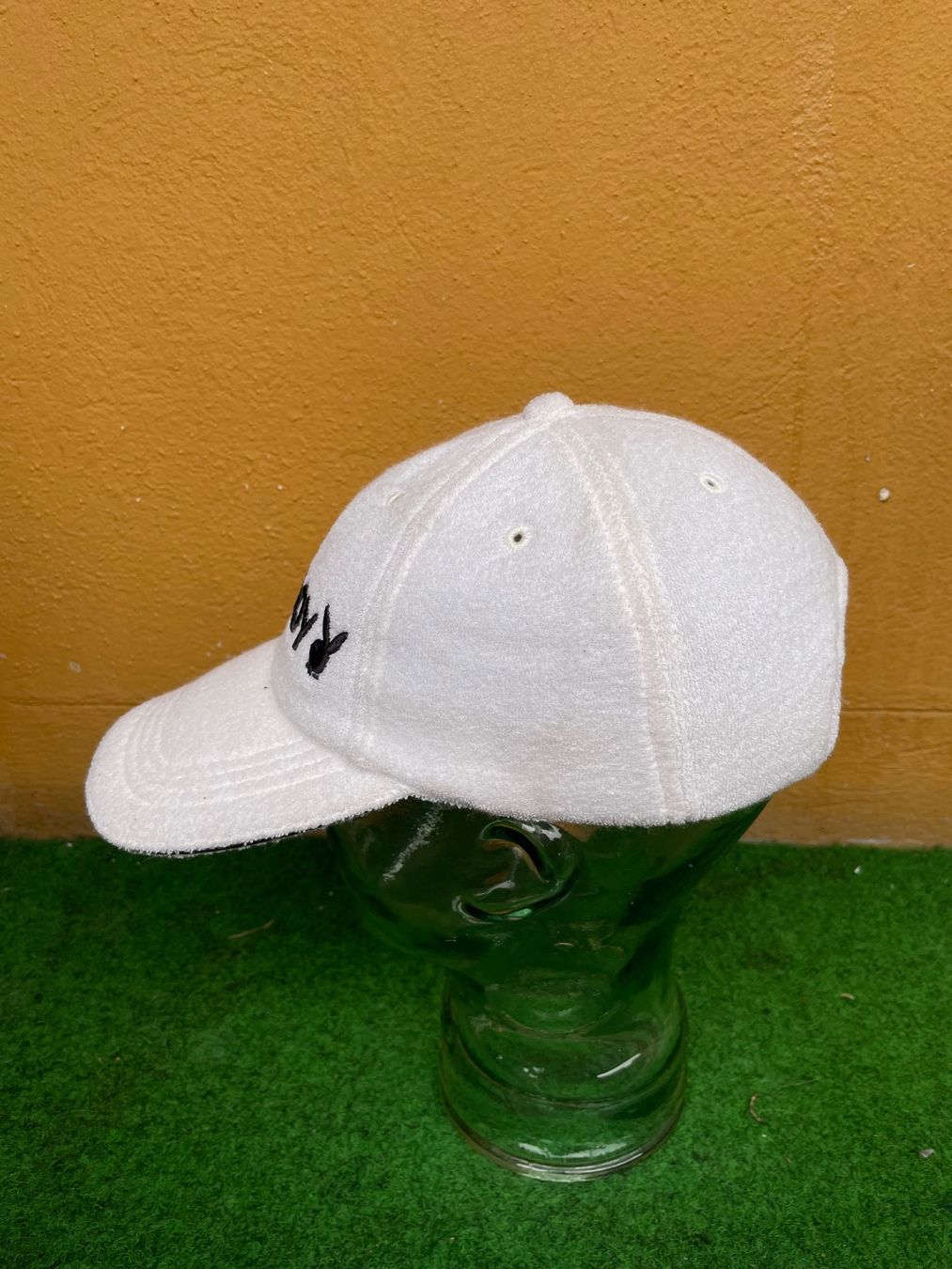 Chapeaux, bonnets & casquettes: Casquette Playboy blanche en tissu éponge – D'occasion à Zürich par le_souk 3