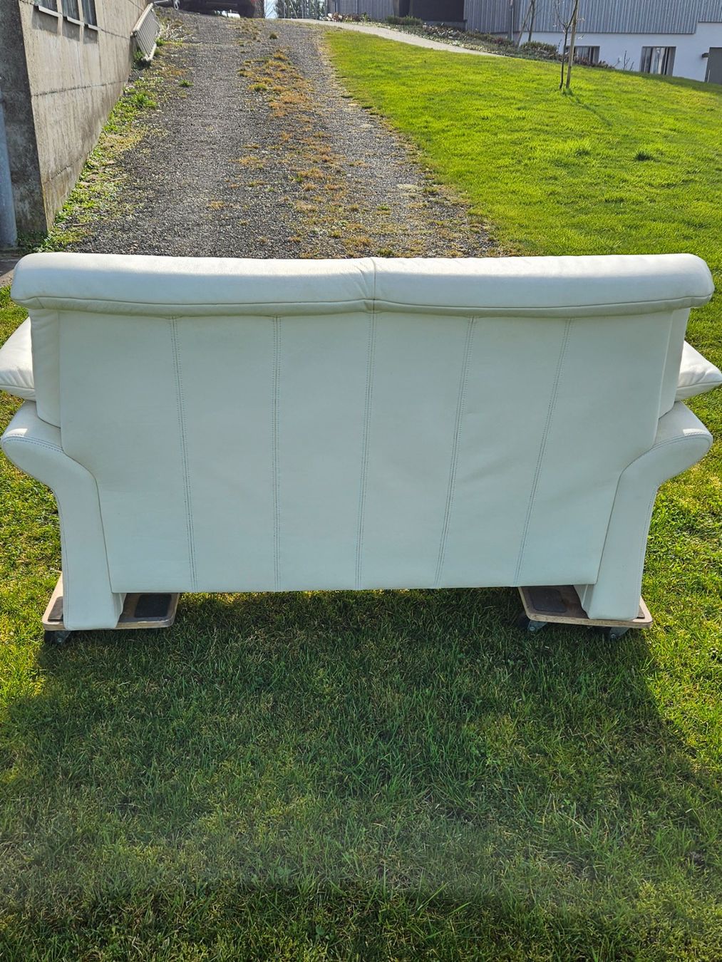Sofas: Helles Ledersofa, 2-Sitzer – Gebraucht aus Wittenbach von anzo4 3