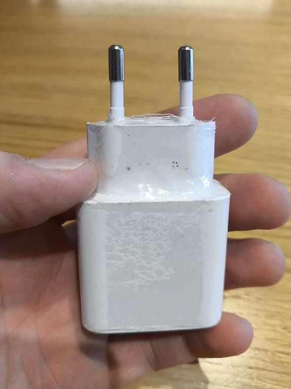 Ladegeräte: Neuer USB A Plug MI 5 V = 2 A – Gebraucht aus Wädenswil von Preppy 2
