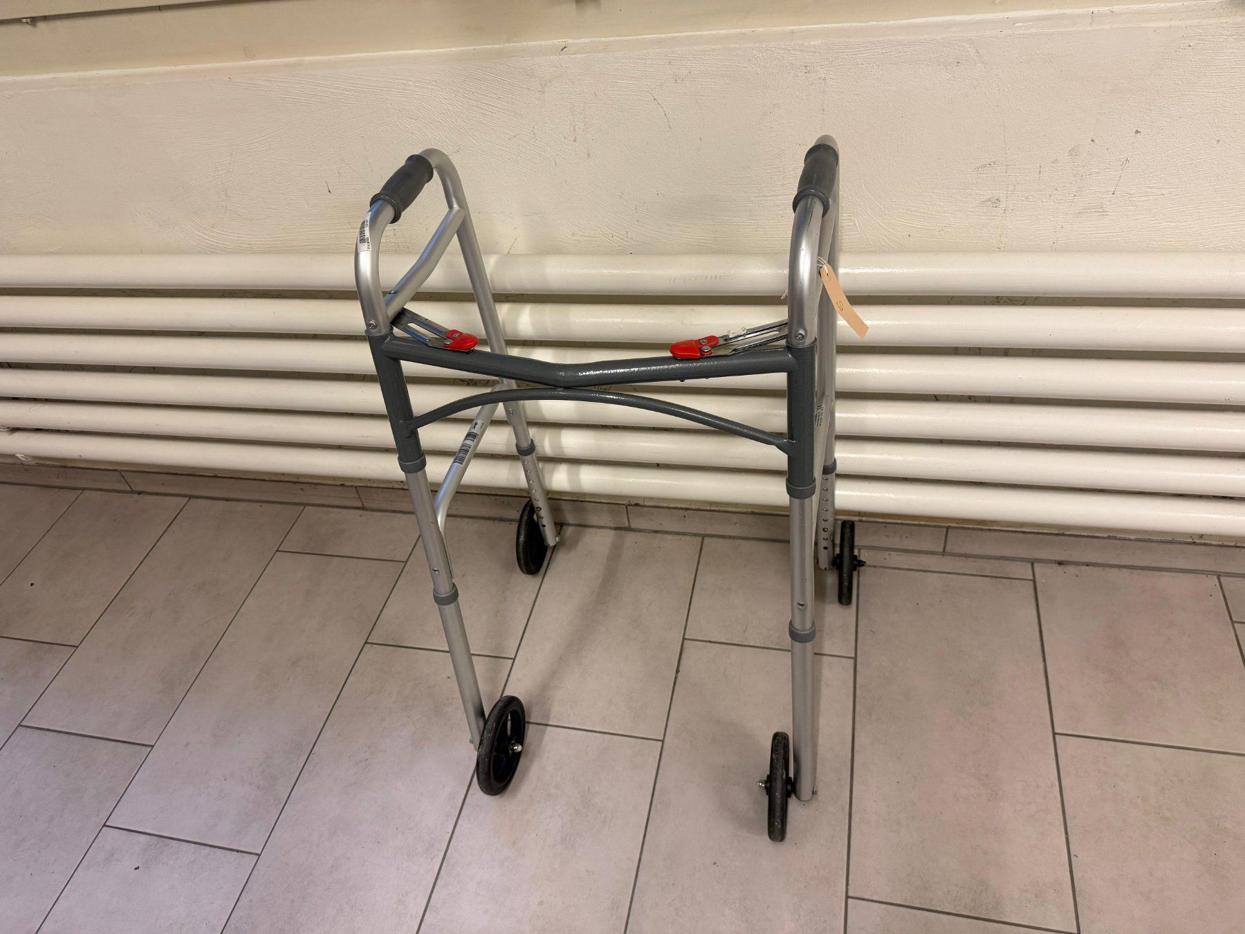 Gehhilfe / Rollator faltbar mit Rädern (Gebraucht) in Birsfelden für ...
