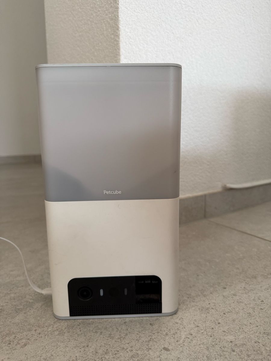 Videocamere: Petcube caméra/ distributeur de croquettes et caméra simple – Usato da Gempenach venduto da rebec97