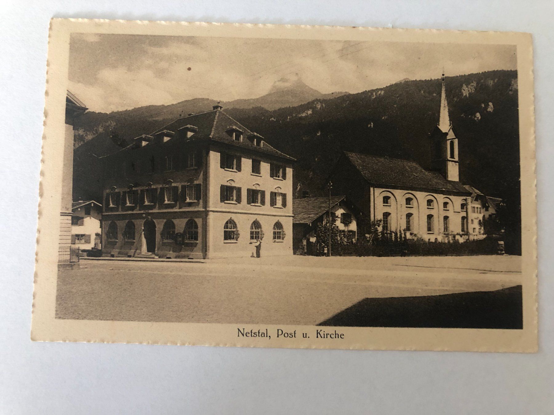 Ansichtskarten: Alte Ansichtskarte Netstal Post u. Kirche – Gebraucht aus Pfäffikon ZH von Waltoversand