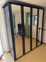 Kleiderschrank mit Spiegeltüren