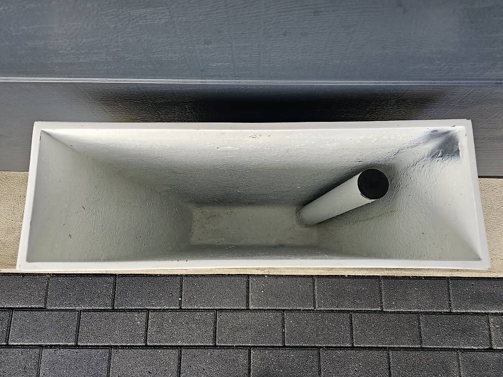 Blumentöpfe: grosser Pflanztopf, Blumenkübel in weiss – Gebraucht aus Benken SG von trix87 2