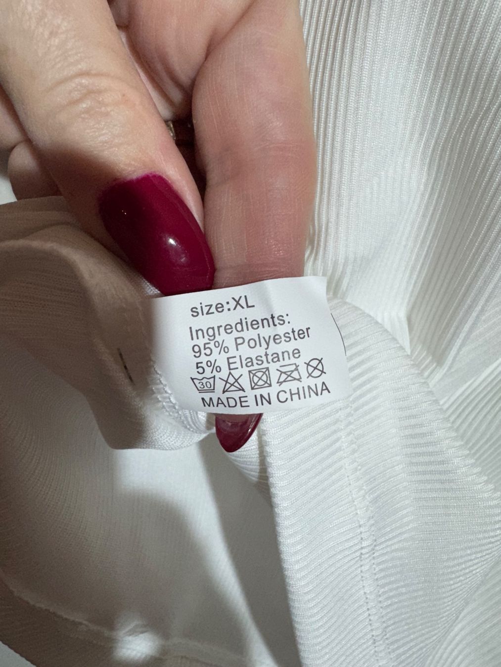 Top: Weisses basic mit Cups Gr. L – Nuovo (secondo la descrizione) da Grosswangen venduto da SALE_SALE_SALE 2
