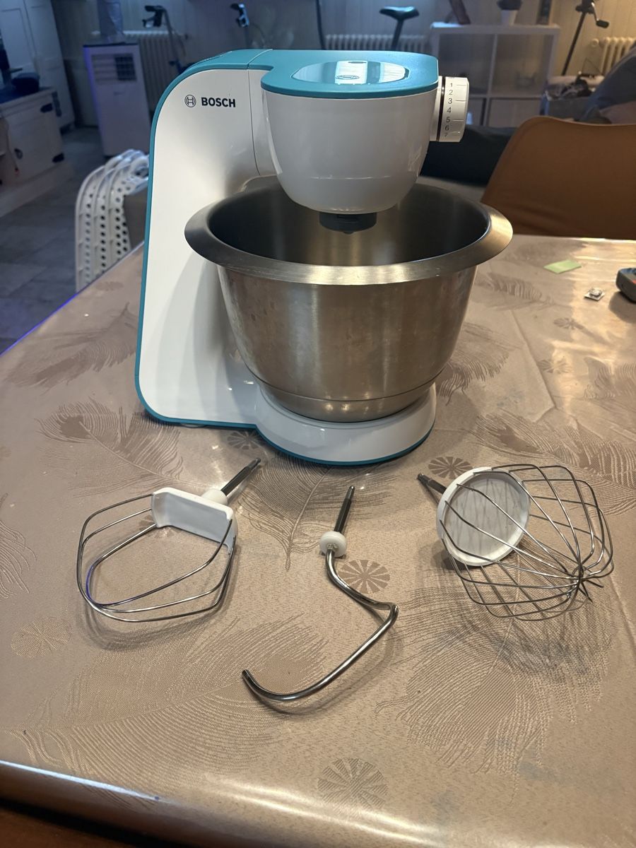 Bosch Küchengeräte: Roboter BOSCH MUM5 avec accessoires bon état – Gebraucht aus Moudon von Mr_Bome 1