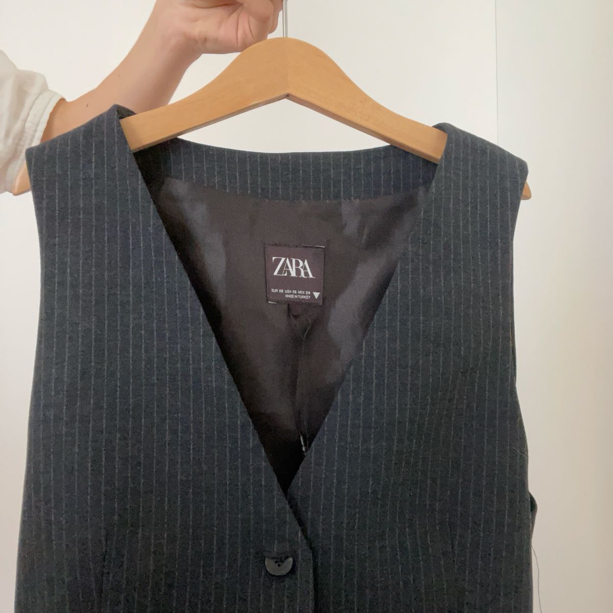Zara Gilet & Giacche senza maniche: Graue Zara Weste – Usato da Baden venduto da Julikoo 3
