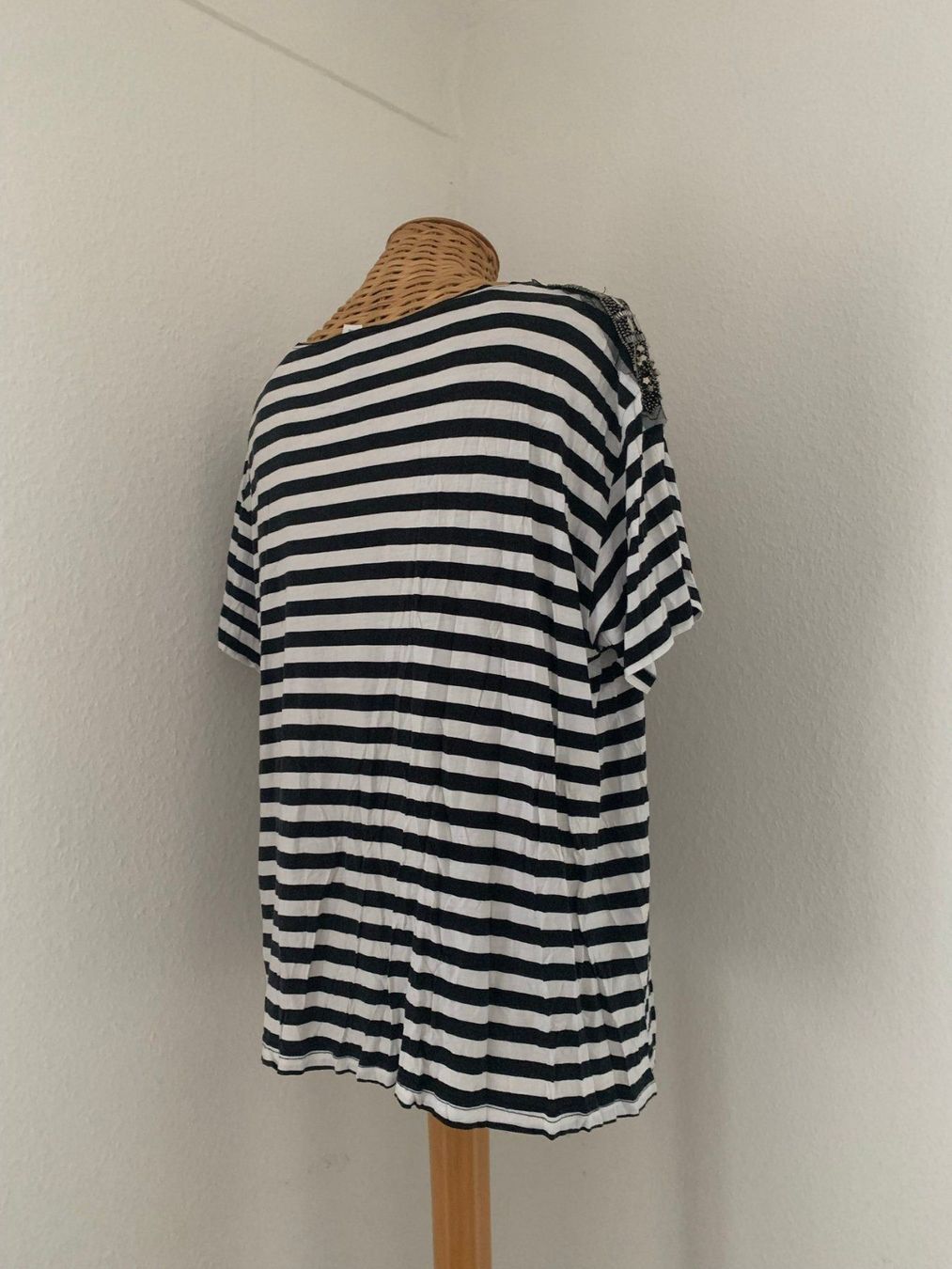 H&M T-shirt: T-Shirt schwarz-weiss gestreift - 36 – Usato da Zürich venduto da Diazaio 2