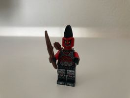 LEGO Nexo Knights Minifigur ist als „Flamethrower“