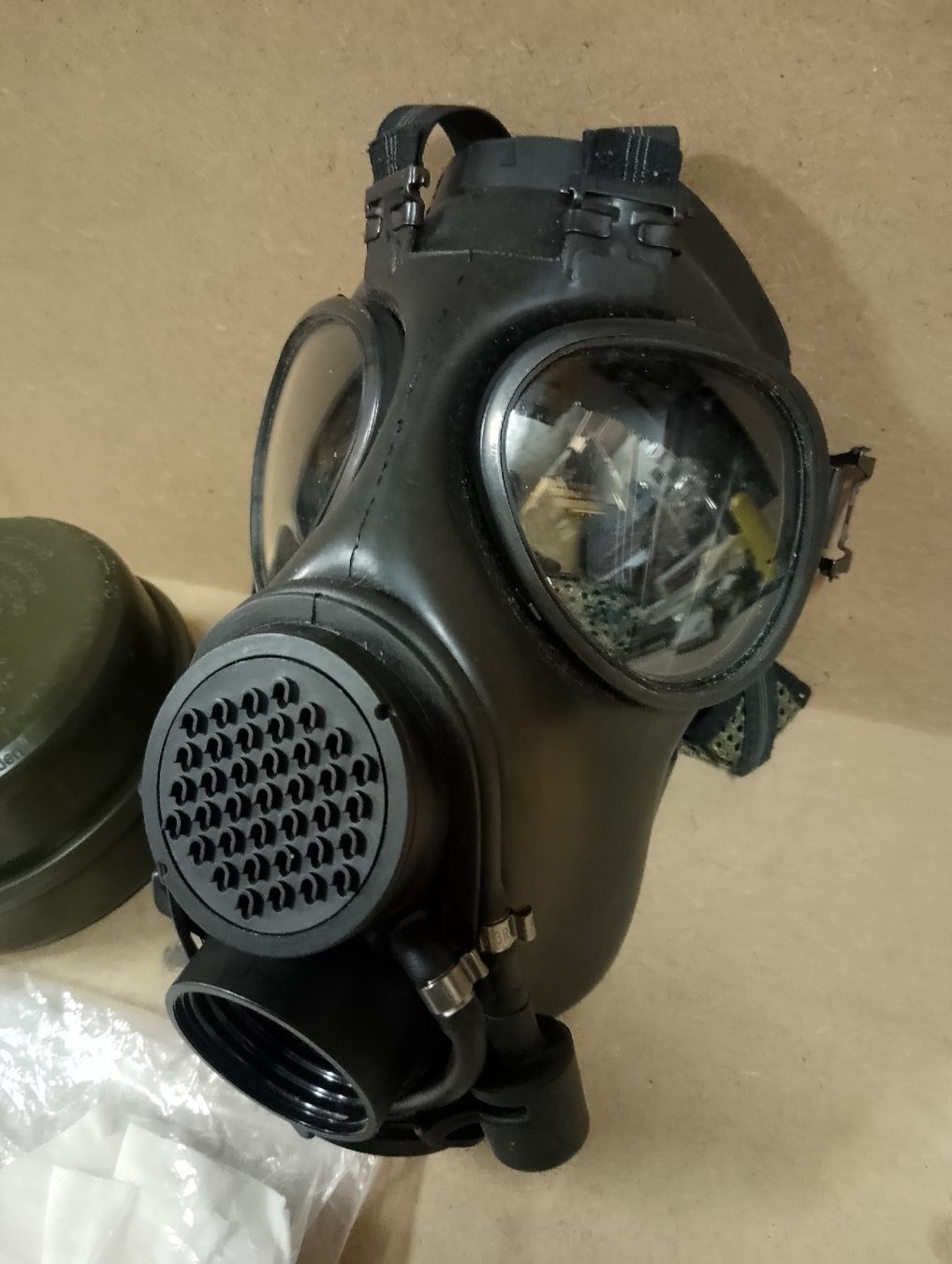 Schweizer Armee Uniformen: Schutzmaske 90 mit Filter CH Armee – Gebraucht aus Safenwil von dodgewc12 1