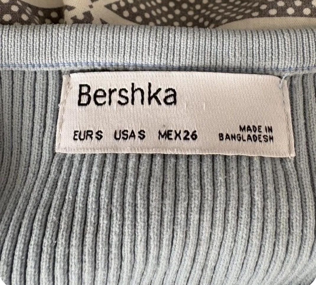 Bershka Tops: crop top bleu  – Gebraucht aus Ardon von loanneroch 1