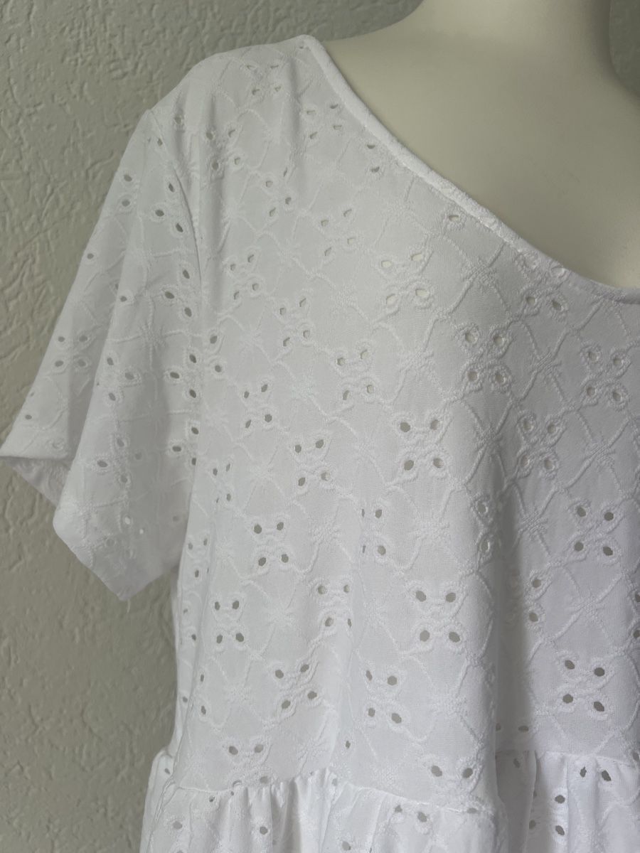 Kleider: Weisses Sommerkleid Gr. 44 Lochmuster – Gebraucht aus Seon von  1