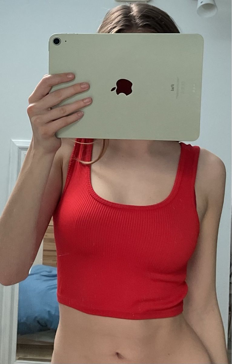 Top: Red Ribbed Crop Top - Perfect for Summer! Size Small – Usato da Baar venduto da ju0_pcy5 1